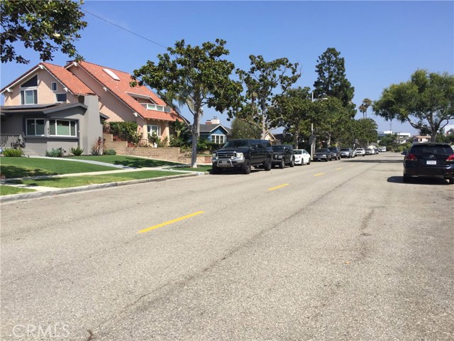 Street view -All single family dwelling homes (zoned R1)