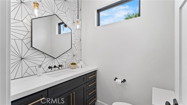 1712 Meadows Avenue, Manhattan Beach, California 90266, 5 Bedrooms Bedrooms, ,2 BathroomsBathrooms,Residential,Sold,Meadows,SB20199095