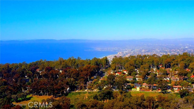 Malaga Cove has fabulous views of Santa Monica Bay, city lights, mountains