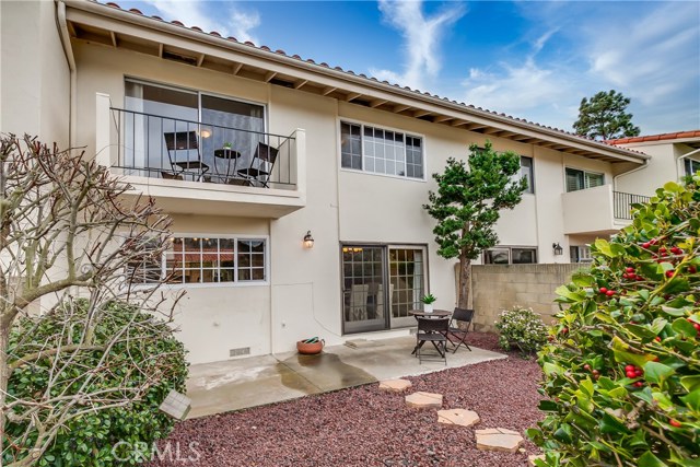 23 Via Granada, Rolling Hills Estates, California 90274, 3 Bedrooms Bedrooms, ,3 BathroomsBathrooms,Residential,Sold,Via Granada,TR21006057
