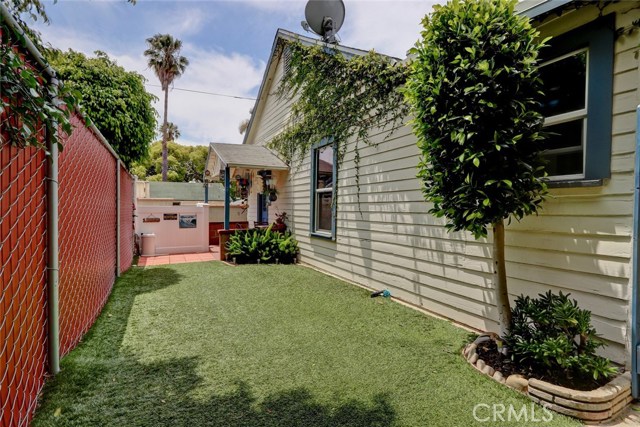 315 Francisca Avenue, Redondo Beach, California 90277, ,Residential Income,Sold,Francisca,SB18062081