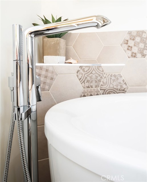 Tub in master bathroom