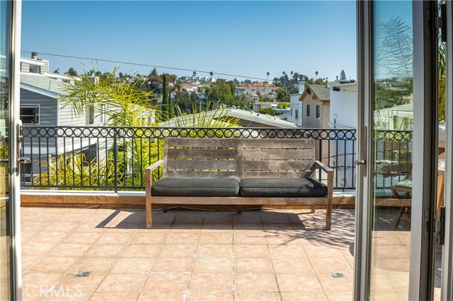 1129 Cypress Avenue, Hermosa Beach, California 90254, 4 Bedrooms Bedrooms, ,2 BathroomsBathrooms,Residential,Sold,Cypress,SB20211867