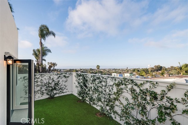 220 Larsson Street, Manhattan Beach, California 90266, 5 Bedrooms Bedrooms, ,3 BathroomsBathrooms,Residential,Sold,Larsson,SB18155607