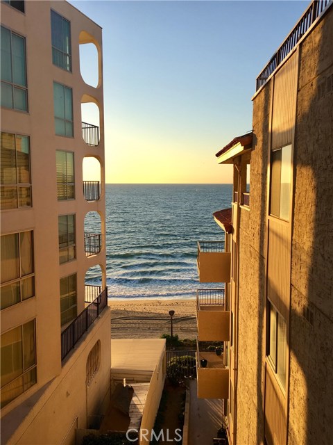 555 Esplanade, Redondo Beach, California 90277, 2 Bedrooms Bedrooms, ,2 BathroomsBathrooms,Residential,Sold,Esplanade,SB17042204