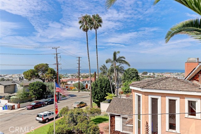 919 1st Street, Manhattan Beach, California 90266, 3 Bedrooms Bedrooms, ,2 BathroomsBathrooms,Residential,Sold,1st,SB17170070