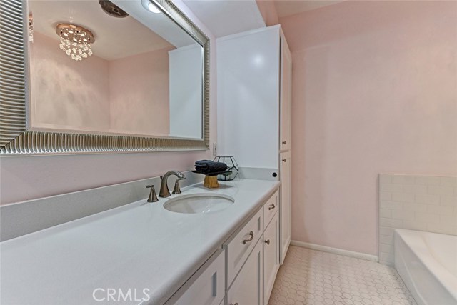 105 Irena Avenue, Redondo Beach, California 90277, 3 Bedrooms Bedrooms, ,3 BathroomsBathrooms,Residential,Sold,Irena,SB17195554