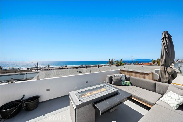 246 30th Street, Hermosa Beach, California 90254, 4 Bedrooms Bedrooms, ,3 BathroomsBathrooms,Residential,Sold,30th,SB21105891