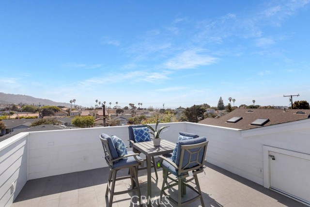 1307 Gertruda Avenue, Redondo Beach, California 90277, 5 Bedrooms Bedrooms, ,1 BathroomBathrooms,Residential,Sold,Gertruda,SB21076858