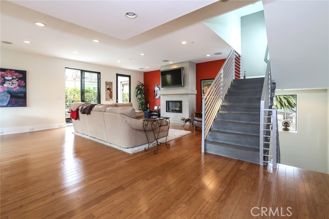 812 Juanita Avenue, Redondo Beach, California 90277, 5 Bedrooms Bedrooms, ,4 BathroomsBathrooms,Residential,Sold,Juanita,SB17114453