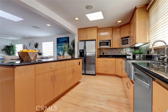 1057 8th Place, Hermosa Beach, California 90254, 5 Bedrooms Bedrooms, ,3 BathroomsBathrooms,Residential,Sold,8th,SB19212583
