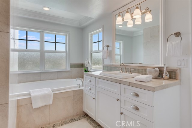 1038 Avenue D, Redondo Beach, California 90277, 5 Bedrooms Bedrooms, ,4 BathroomsBathrooms,Residential,Sold,Avenue D,PV21115047