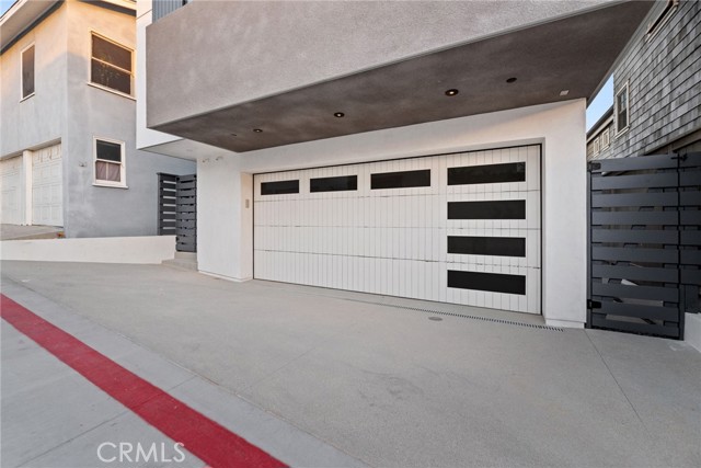 255 28th Street, Hermosa Beach, California 90254, 4 Bedrooms Bedrooms, ,2 BathroomsBathrooms,Residential,Sold,28th,SB21078227