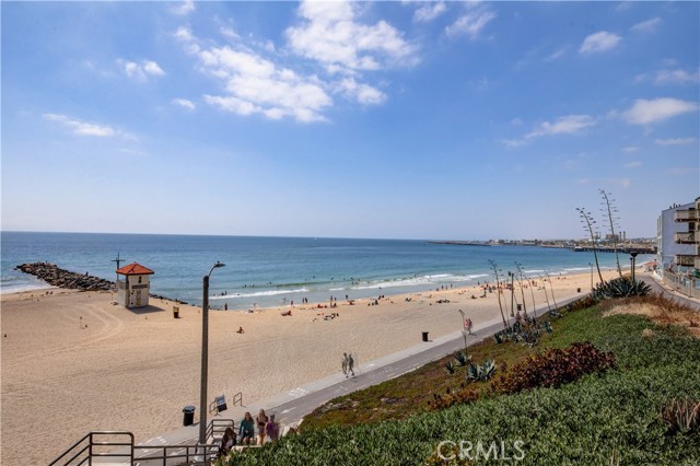 704 Broadway, Redondo Beach, California 90277, 3 Bedrooms Bedrooms, ,2 BathroomsBathrooms,Residential,Sold,Broadway,SB20108157