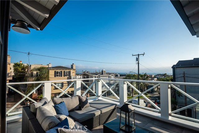 913 5th Street, Hermosa Beach, California 90254, 4 Bedrooms Bedrooms, ,3 BathroomsBathrooms,Residential,Sold,5th,SB19171700