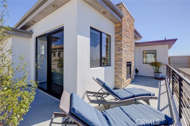 707 1st Place, Hermosa Beach, California 90254, 4 Bedrooms Bedrooms, ,4 BathroomsBathrooms,Residential,Sold,1st,SB21031767