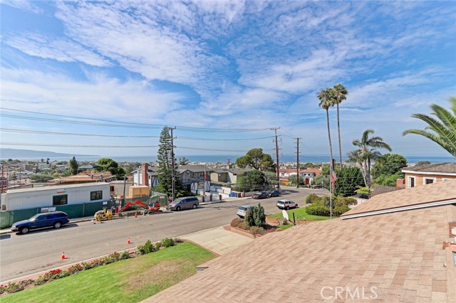 919 1st Street, Manhattan Beach, California 90266, 3 Bedrooms Bedrooms, ,2 BathroomsBathrooms,Residential,Sold,1st,SB17170070