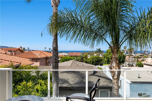 625 Lucia Avenue, Redondo Beach, California 90277, 4 Bedrooms Bedrooms, ,3 BathroomsBathrooms,Residential,Sold,Lucia,SB21088056