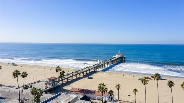 The Beach & Pier are within walking distance