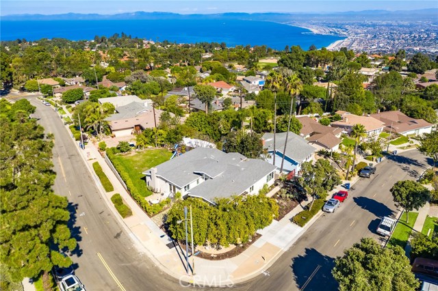 26851 Grayslake Road, Rancho Palos Verdes, California 90275, 3 Bedrooms Bedrooms, ,2 BathroomsBathrooms,Residential,Sold,Grayslake,PV18243675