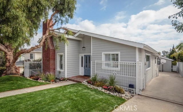 1226 10th Street, Manhattan Beach, California 90266, 6 Bedrooms Bedrooms, ,2 BathroomsBathrooms,Residential,Sold,10th,SB17218365