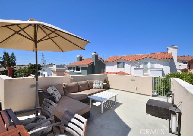 722 Irena Avenue, Redondo Beach, California 90277, 3 Bedrooms Bedrooms, ,2 BathroomsBathrooms,Residential,Sold,Irena,PV18154458