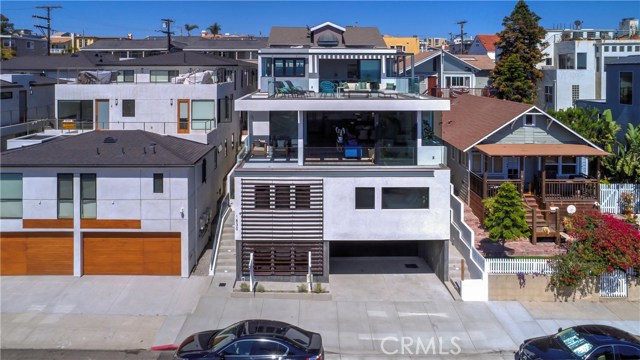 1530 Manhattan Avenue, Hermosa Beach, California 90254, 4 Bedrooms Bedrooms, ,3 BathroomsBathrooms,Residential,Sold,Manhattan,SB17147008