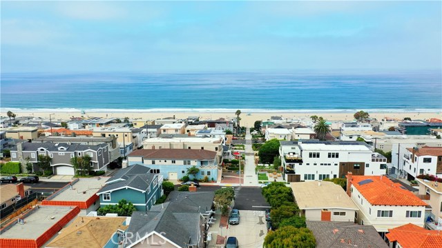 329 4th Street, Manhattan Beach, California 90266, 3 Bedrooms Bedrooms, ,2 BathroomsBathrooms,Residential,Sold,4th,SB20090773