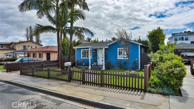 2204 Robinson Street, Redondo Beach, California 90278, 2 Bedrooms Bedrooms, ,2 BathroomsBathrooms,Residential,Sold,Robinson,PV20074273