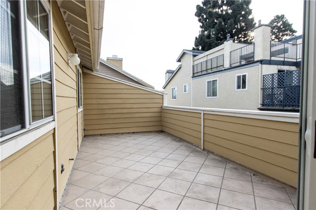 Private deck off living room