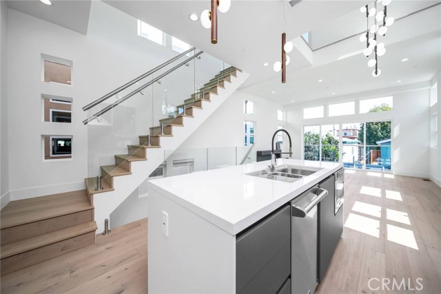 1756 Dixon, Redondo Beach, California 90278, 3 Bedrooms Bedrooms, ,4 BathroomsBathrooms,Residential,Sold,Dixon,SB20223593