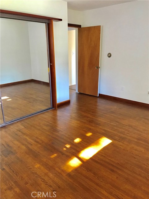 Master bedroom - hardwood flooring - hardwood detailing