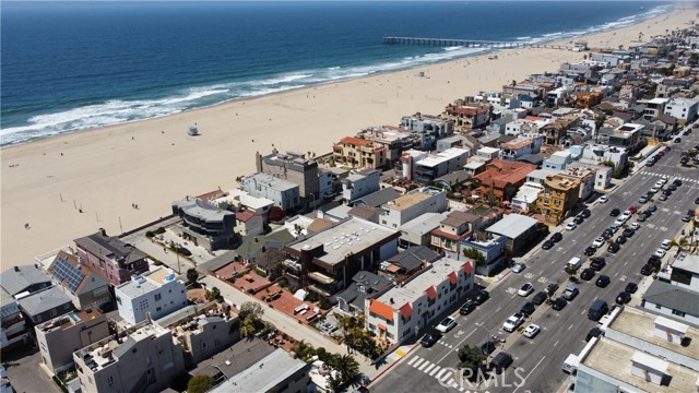 33 4th Street, Hermosa Beach, California 90254, 3 Bedrooms Bedrooms, ,Residential,Sold,4th,SB21088365