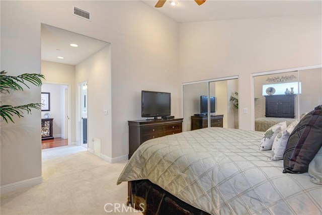 Large master suite with en-suite master bathroom, dual closets, and vaulted ceilings w/ceiling fan.
