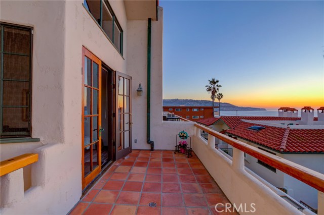 1110 Esplanade, Redondo Beach, California 90277, 3 Bedrooms Bedrooms, ,3 BathroomsBathrooms,Residential,Sold,Esplanade,SB21006273