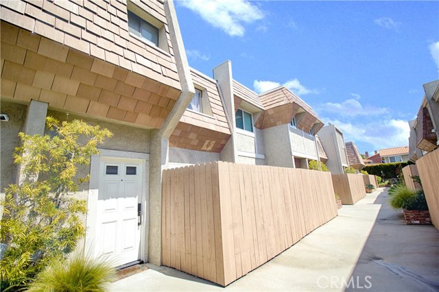 1155 11th Street, Manhattan Beach, California 90266, 3 Bedrooms Bedrooms, ,2 BathroomsBathrooms,Residential,Sold,11th,SB17066089