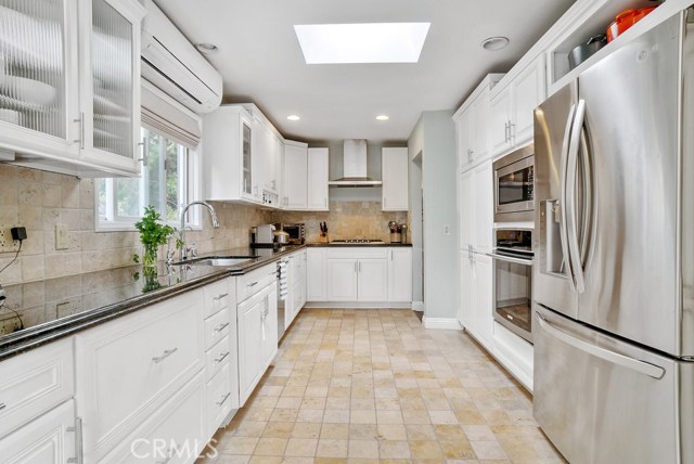 2300 Poinsettia Avenue, Manhattan Beach, California 90266, 4 Bedrooms Bedrooms, ,3 BathroomsBathrooms,Residential,Sold,Poinsettia,SB17106769