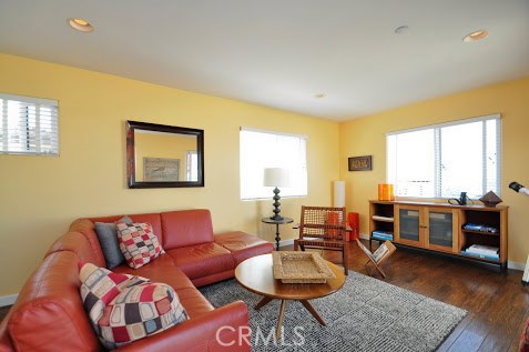 121 Guadalupe Avenue, Redondo Beach, California 90277, 4 Bedrooms Bedrooms, ,3 BathroomsBathrooms,Residential,Sold,Guadalupe,SB18068766