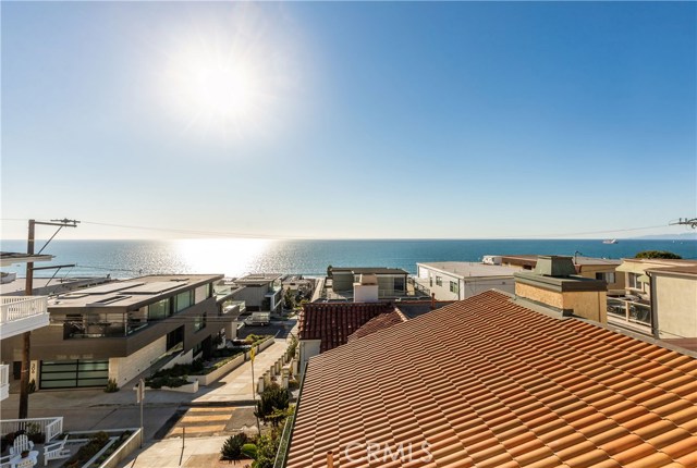 323 25th Street, Manhattan Beach, California 90266, 5 Bedrooms Bedrooms, ,2 BathroomsBathrooms,Residential,Sold,25th,SB20230938