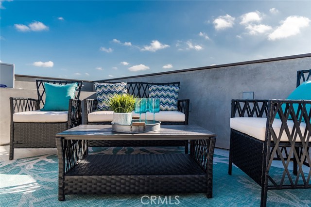 1121 Manhattan Ave, Hermosa Beach, California 90254, 4 Bedrooms Bedrooms, ,2 BathroomsBathrooms,Residential,Sold,Manhattan Ave,SB18116434