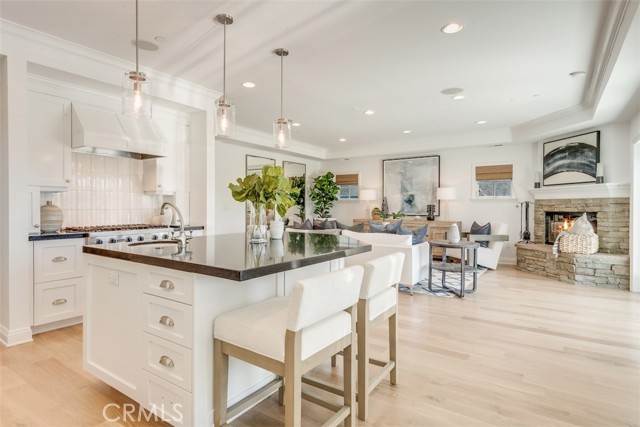 1038 Avenue D, Redondo Beach, California 90277, 5 Bedrooms Bedrooms, ,4 BathroomsBathrooms,Residential,Sold,Avenue D,PV21115047