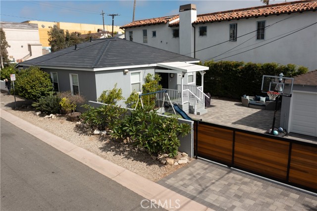 1829 Oak Avenue, Manhattan Beach, California 90266, 3 Bedrooms Bedrooms, ,2 BathroomsBathrooms,Residential,Sold,Oak,SB21146296