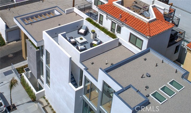121 2nd Street, Hermosa Beach, California 90254, 4 Bedrooms Bedrooms, ,4 BathroomsBathrooms,Residential,Sold,2nd,SB19073415