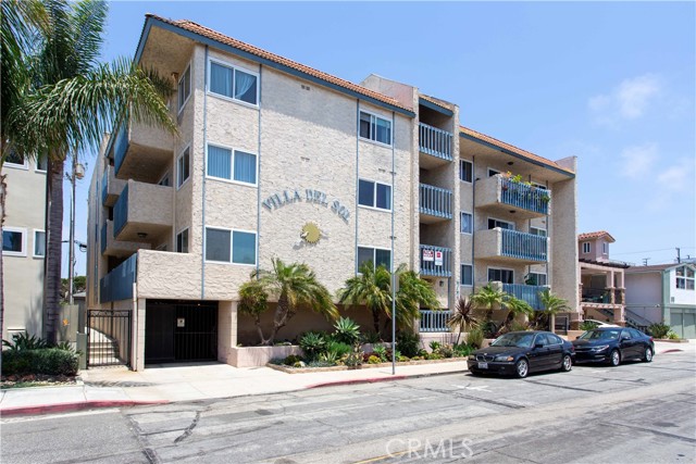 77 15th Street, Hermosa Beach, California 90254, 3 Bedrooms Bedrooms, ,3 BathroomsBathrooms,Residential,Sold,15th,SB21095401