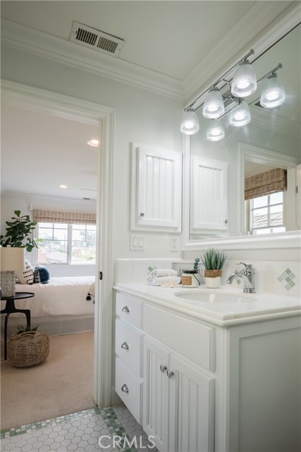 653 36th Street, Manhattan Beach, California 90266, 5 Bedrooms Bedrooms, ,5 BathroomsBathrooms,Residential,Sold,36th,SB21097306