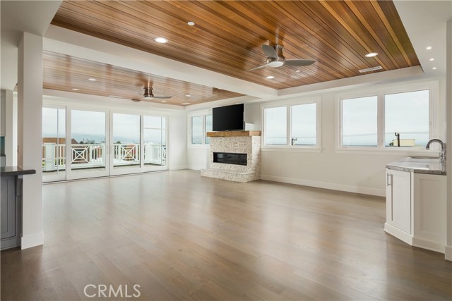 Livingroom with adjacent wet bar