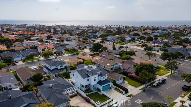1307 Gertruda Avenue, Redondo Beach, California 90277, 5 Bedrooms Bedrooms, ,1 BathroomBathrooms,Residential,Sold,Gertruda,SB21076858