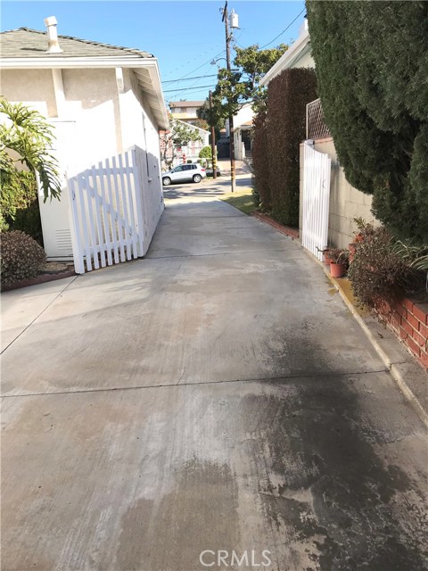 711 Maria Avenue, Redondo Beach, California 90277, 3 Bedrooms Bedrooms, ,3 BathroomsBathrooms,Residential,Sold,Maria,SB20257032