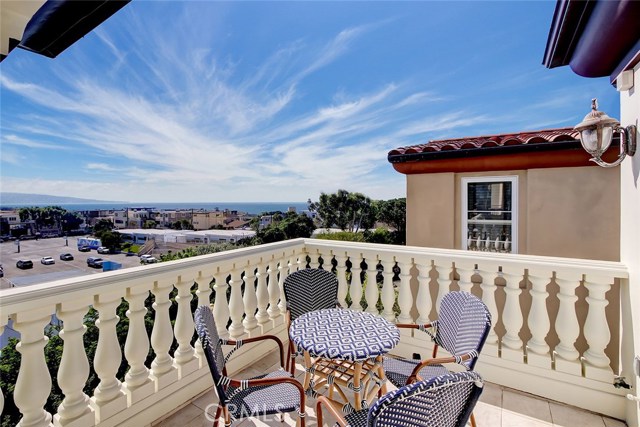 449 26th Street, Manhattan Beach, California 90266, 5 Bedrooms Bedrooms, ,4 BathroomsBathrooms,Residential,Sold,26th,SB20164574