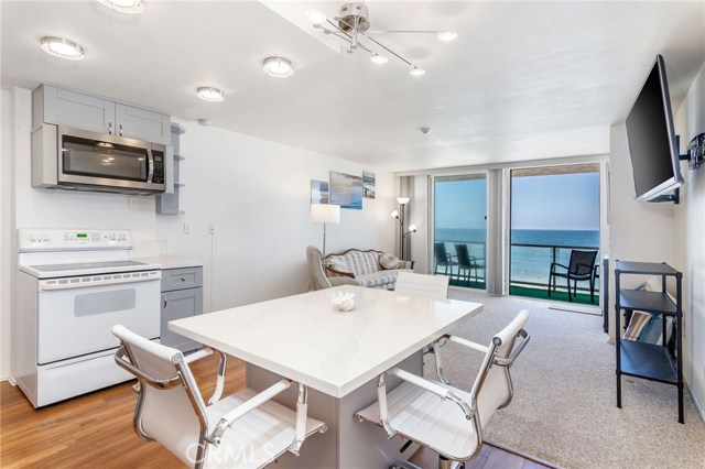 615 Esplanade, Redondo Beach, California 90277, 1 Bedroom Bedrooms, ,1 BathroomBathrooms,Residential,Sold,Esplanade,SB20161337